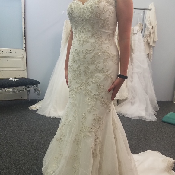 👰🏼Casablanca Ivory Mermaid Wedding Dress🥂❤️ - Picture 3 of 5